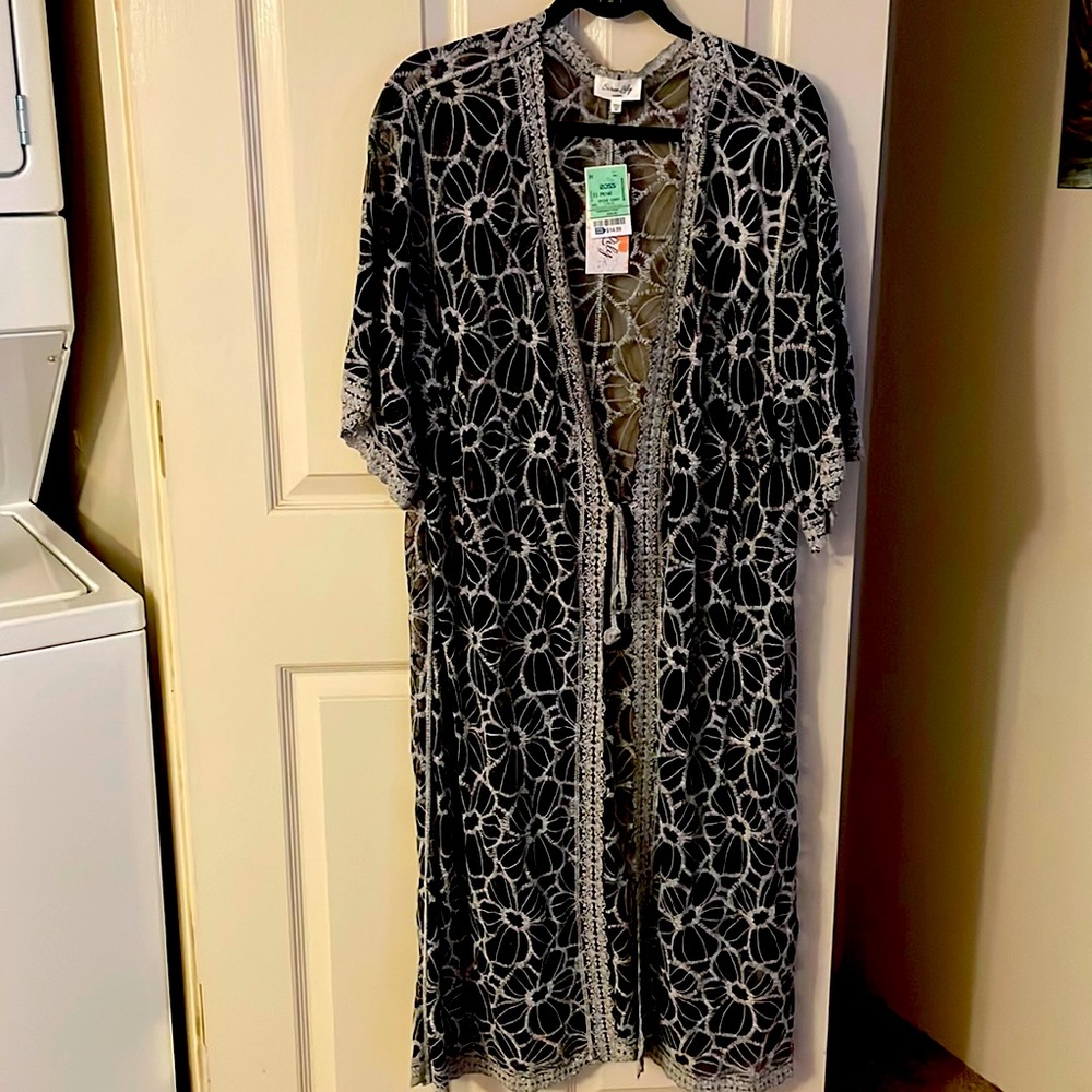 Black/gray floral embroidered duster.